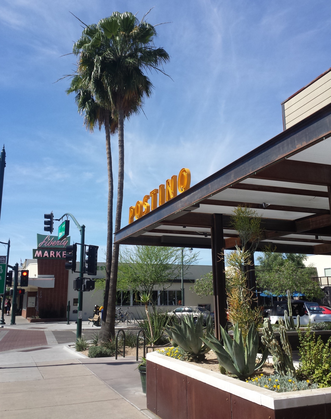 Mesa Precast | Planters Wall Coping at Postino, Gilbert, AZ | White Color Architectural Precast